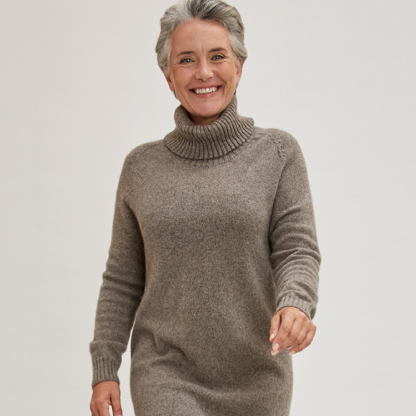 Robe pull en laine col roulé 