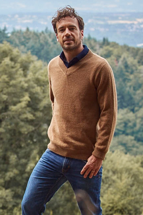Pull laine chameau col V homme