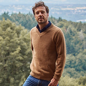 Pull laine chameau col V homme