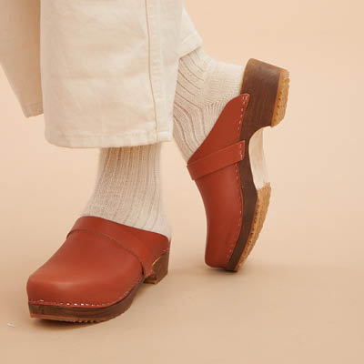 Sabots en cuir et bois